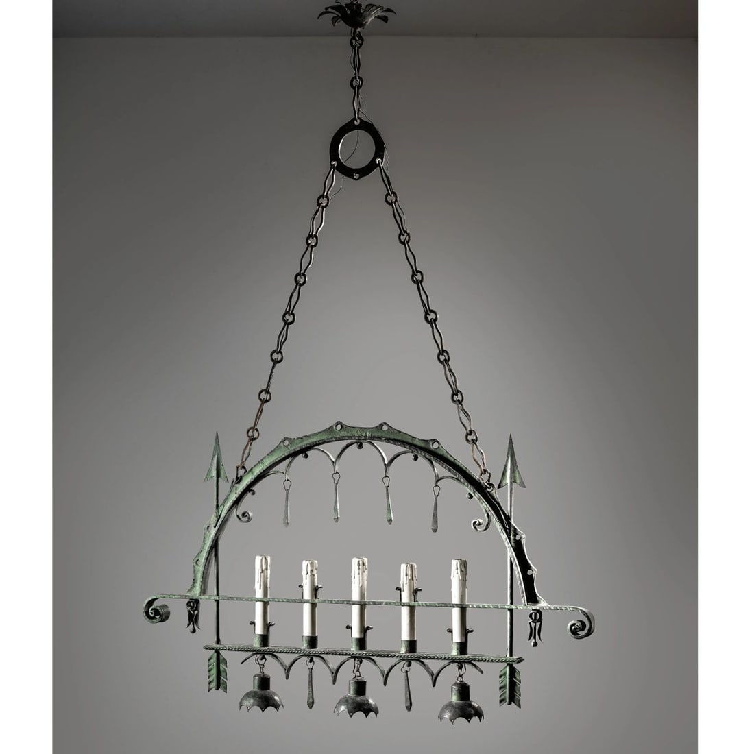 LAMPADARIO: LAMPADARIO in ferro battuto Produzione Italia, 1930 circa cm H175xL120xP12 IRON CEILING LAMP 