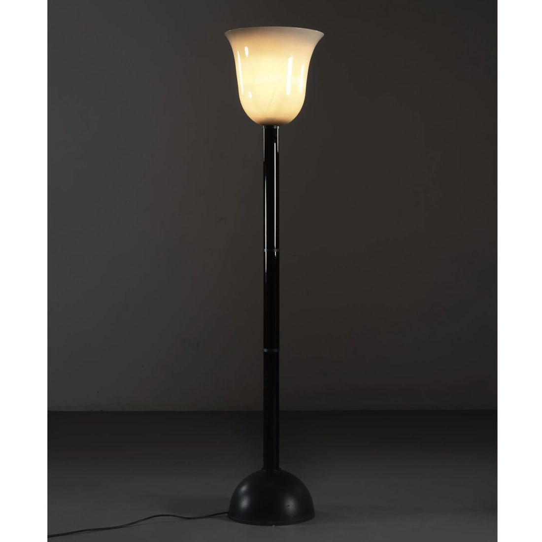 Ludovico Diaz De Santillana: Ludovico Diaz De Santillana (Roma, 1921 - 1989) LAMPADA DA TERRA MODELLO 845.00 in vetro e metallo Produzione Venini, Murano, 1980 circa alt. cm 169 e diam. cm 35 FLOOR LAMP 
