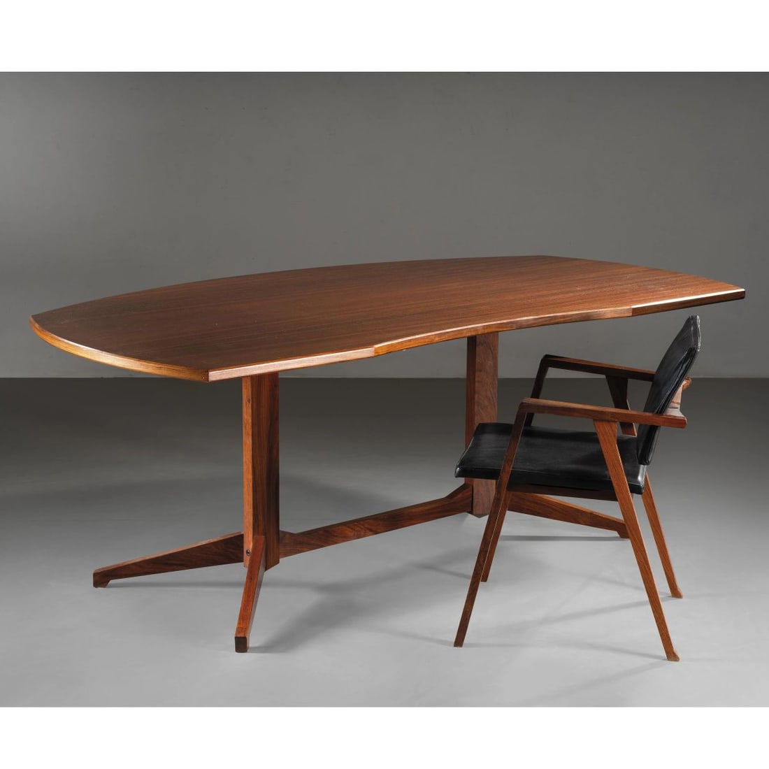 Franco Albini e: Franco Albini e (Robbiate, 1905 - Milano, 1977) Franca Helg (Milano, 1920 - Milano, 1989) SCRIVANIA MOD. TL22 E SEDIA MOD. LUISA in legno Produzione Poggi, Italia, 1950 tavolo cm H70xL198xP102