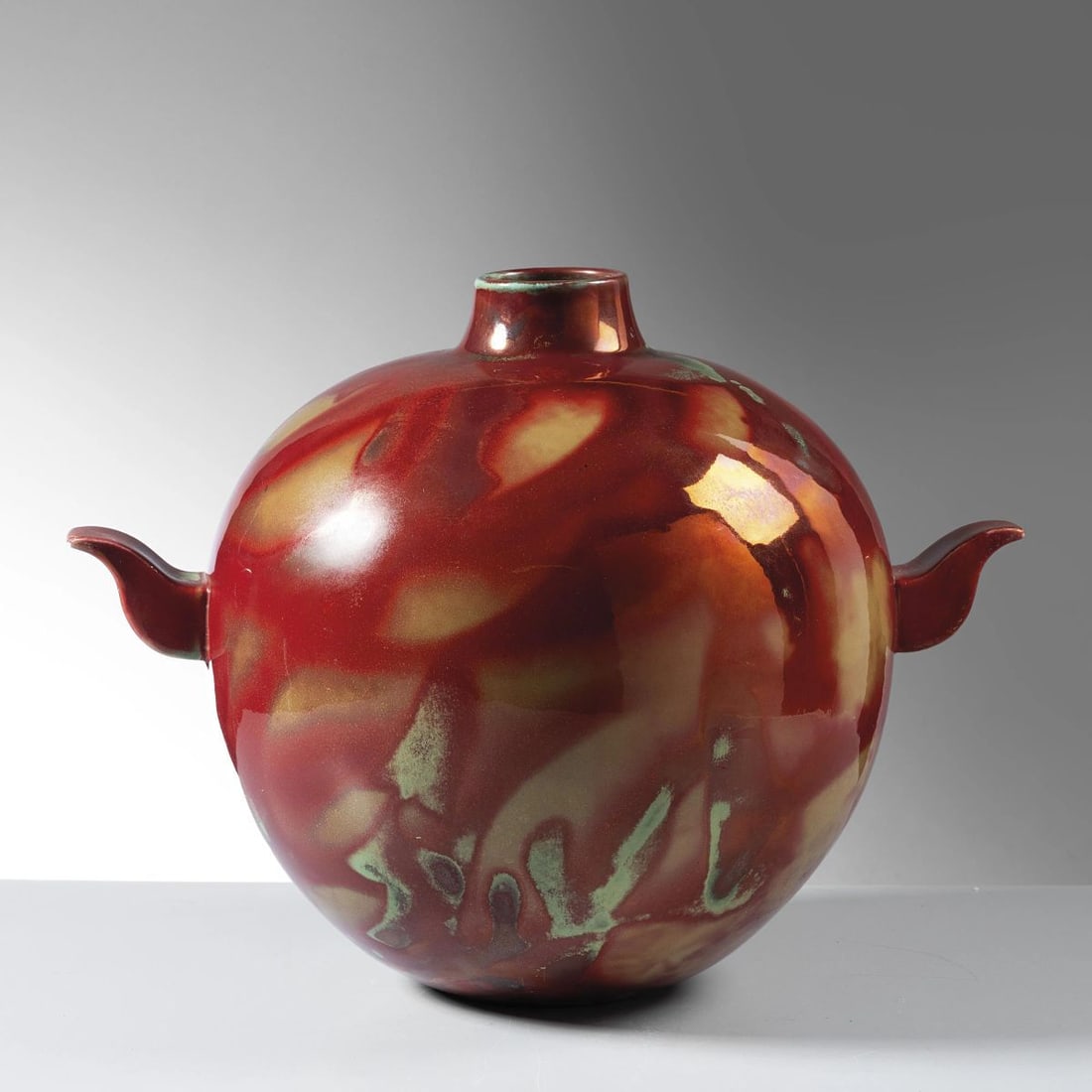 Guido Andlovitz: Guido Andlovitz (Trieste, 1900 – Grado, 1971) VASO DELLA SERIE MONZA in ceramica nei toni del rosso Produzione Società Ceramica Italiana, Laveno, Italia, 1930 circa marchio del
