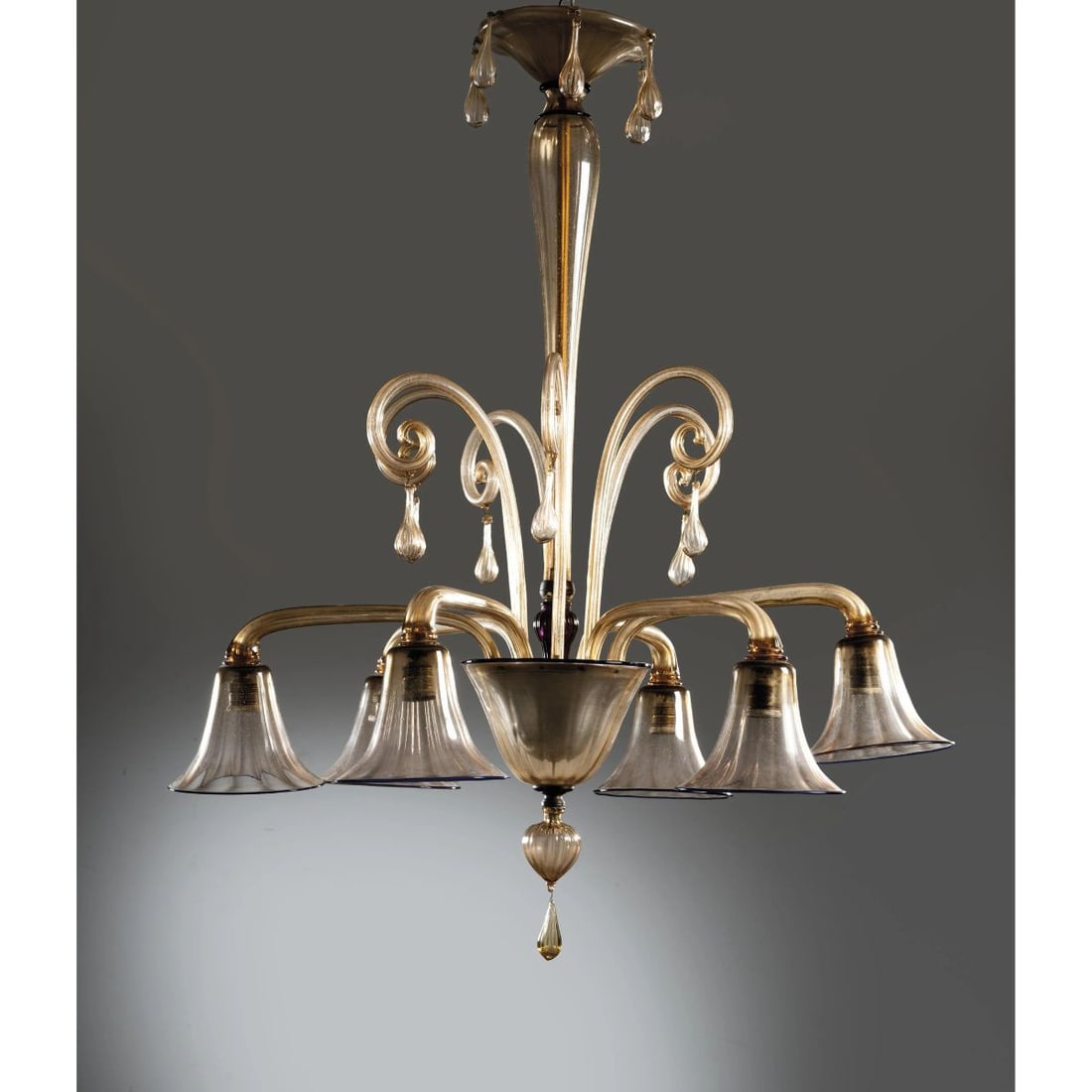 Vittorio Zecchin: Vittorio Zecchin (Murano, 1878 - 1947) LAMPADARIO in vetro Produzione Murano, Italia, 1930 circa cm H110xL90xP90 GLASS CEILING LAMP 
