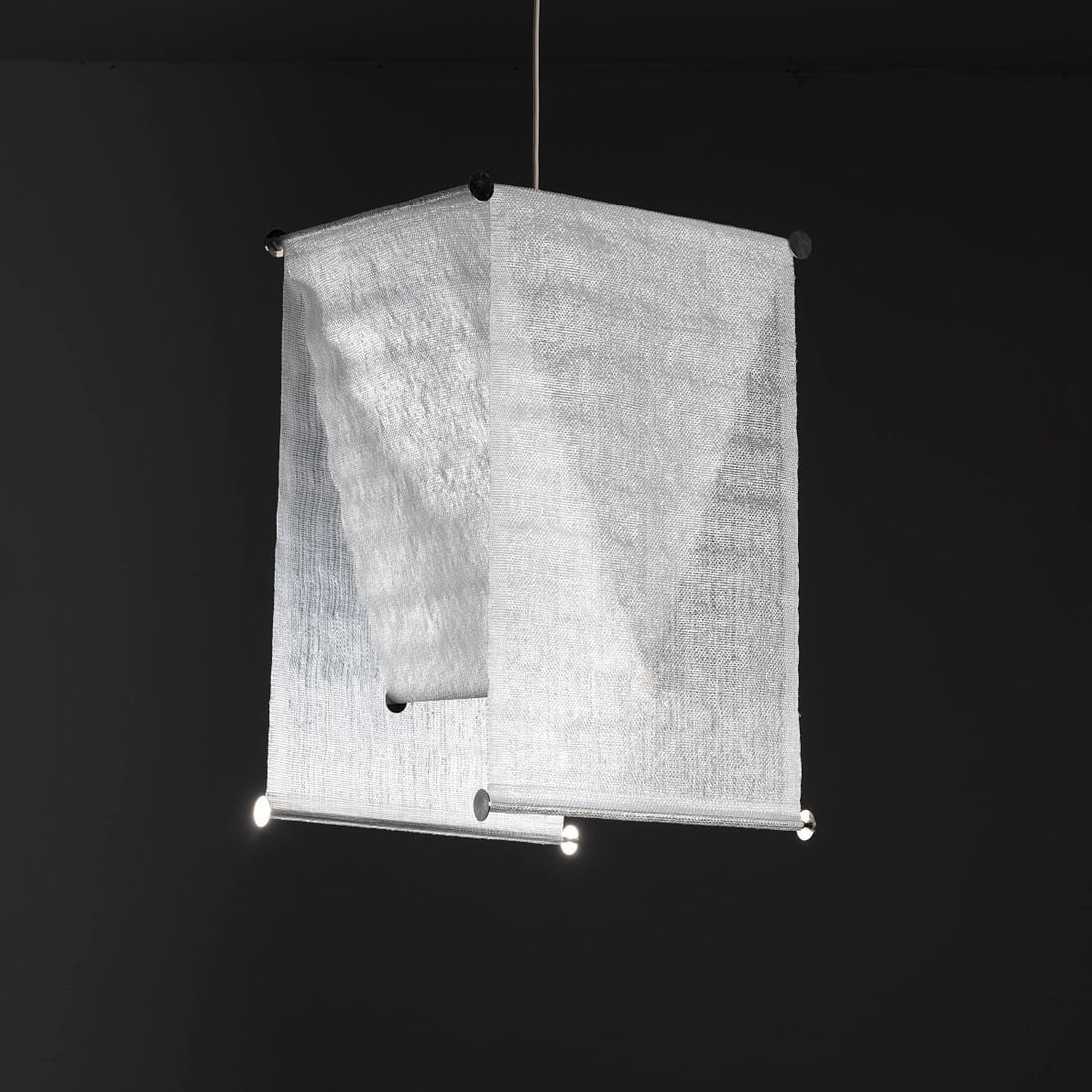 Achille Castiglioni e: Achille Castiglioni e (Milano, 1918 - 2002) Pier Giacomo Castiglioni (Milano, 1913 - 1968) LAMPADA MODELLO TELI in metallo e materiale plastico Produzione Flos, Italia, 1959 cm H63xL2xP40 