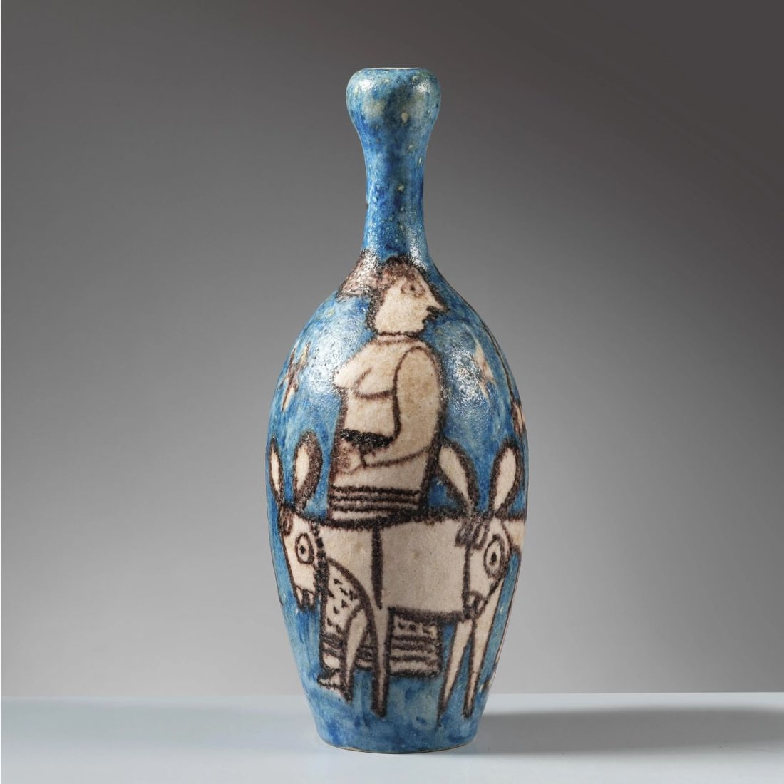 Guido Gambone: Guido Gambone (Montella, 1909 - Firenze, 1969) VASO in ceramica nei toni del blu e bianco Produzione Italia, 1955 circa firmato sul fondo alt. cm 28 e diam. cm 12 BLUE AND WHITE CERAMIC VASE