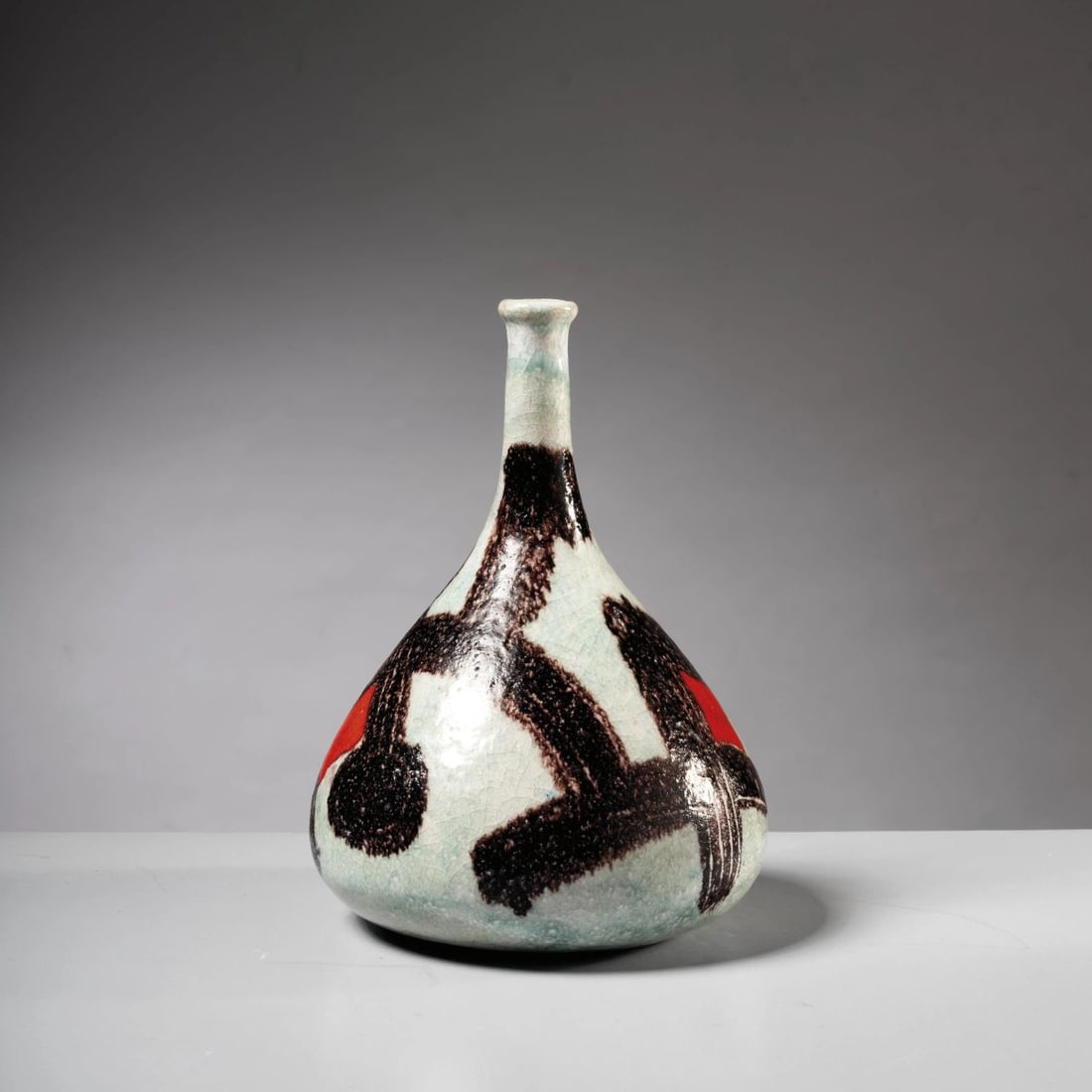 Guido Gambone: Guido Gambone (Montella, 1909 - Firenze, 1969) VASO in ceramica nei toni dell’ azzurro, nero e rosso Produzione Italia, 1955 circa firma sul fondo alt. cm 19 e diam. cm 15 LIGHT BLUE,