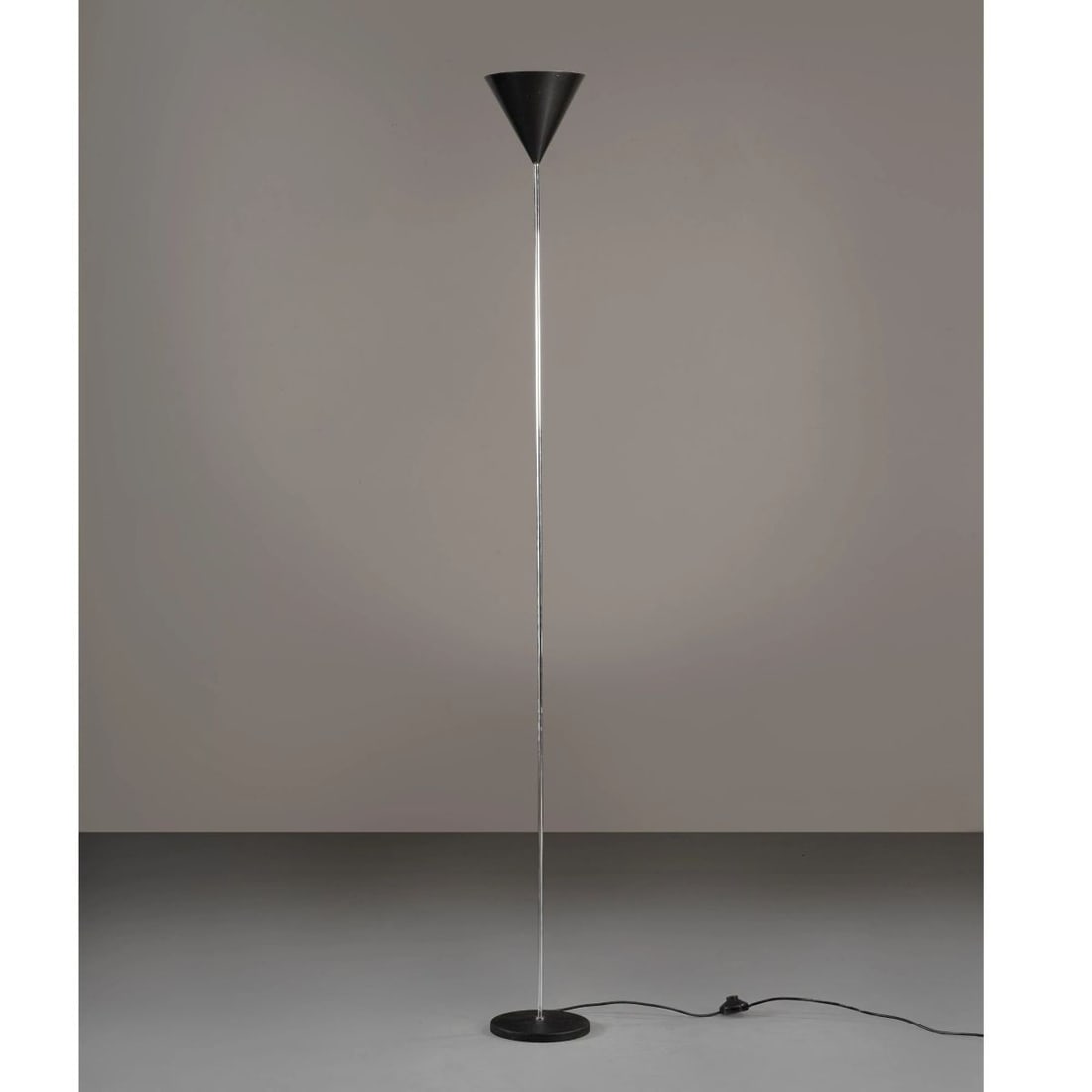 Luigi Caccia Dominioni: Luigi Caccia Dominioni (Milano, 1913 - 2016) «IMBUTO» FLOOR LAMP LAMPADA DA TERRA MODELLO LTE5 IMBUTO in metallo Produzione Azucena, Italia, 1954 alt. cm 191,5 e diam. cm 20 Bibliografia di confront