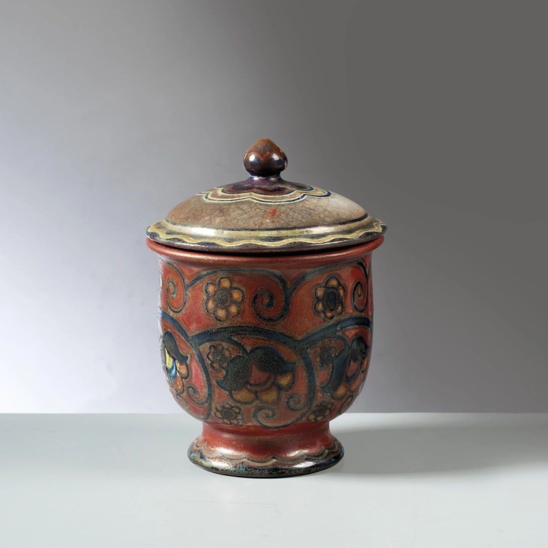 Galileo Chini: Galileo Chini (Firenze, 1873 – 1956) CERAMIC CACHEPOT CACHEPOT in ceramica Produzione Italia, 1925 circa firmato sul fondo alt. cm 17 e diam. cm 13