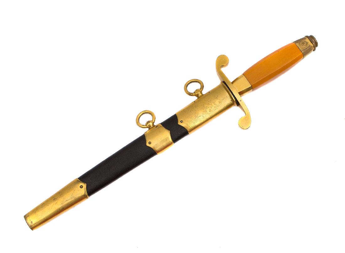 RARE SOVIET RUSSIAN NAVAL OFFICER DAGGER W/T BUTTON,: Early type without catch button, engraved scabbard fitting, pommel has an early pre-1948 Soviet Coat of Arms with 11 scrolls representing the number of republics in the Soviet Union, blade is marked Z