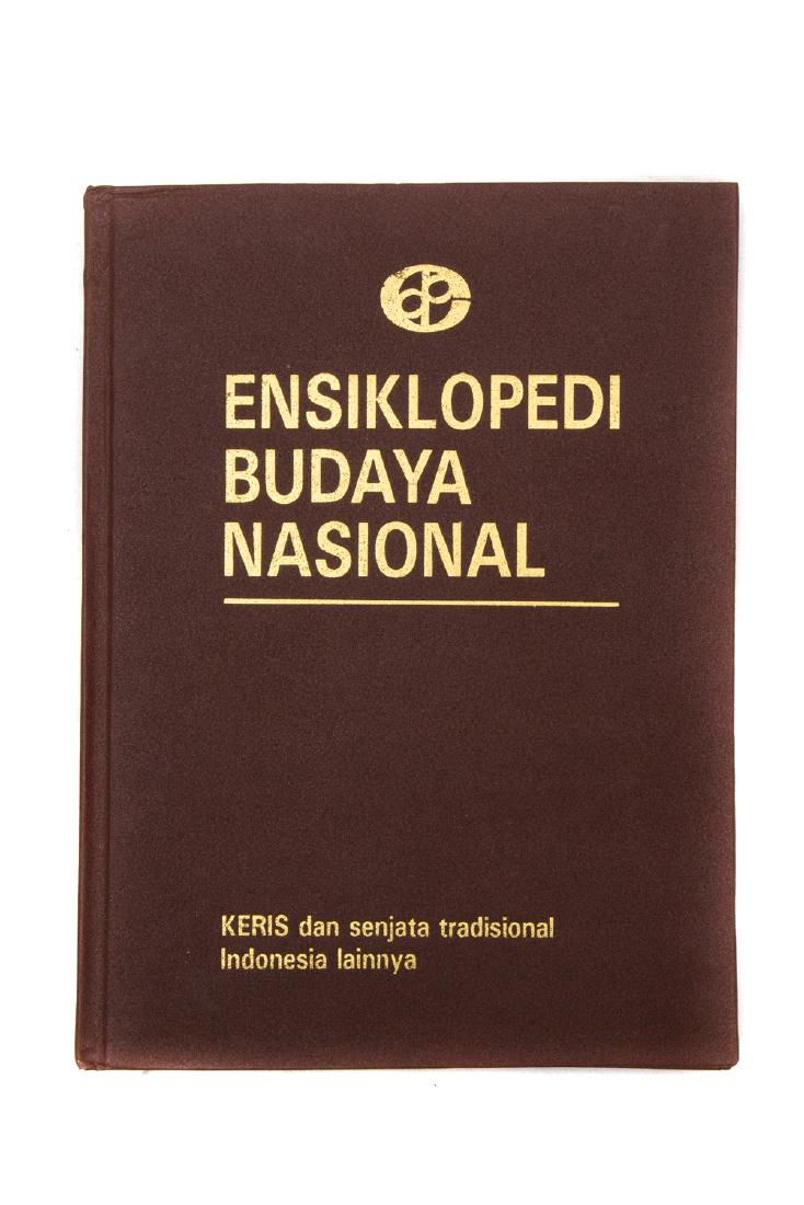 ENSIKLOPEDI BUDAYA NASIONAL. KERIS DAN SENJATA: Bamband Harsrinuksmo "Ensiklopedi Budaya Nasional. KERIS dan senjata tradisional Indonesia lainnya". Scarce and one of the most extensive reference on the Indonesian keris. Text in Indonesian. Publish