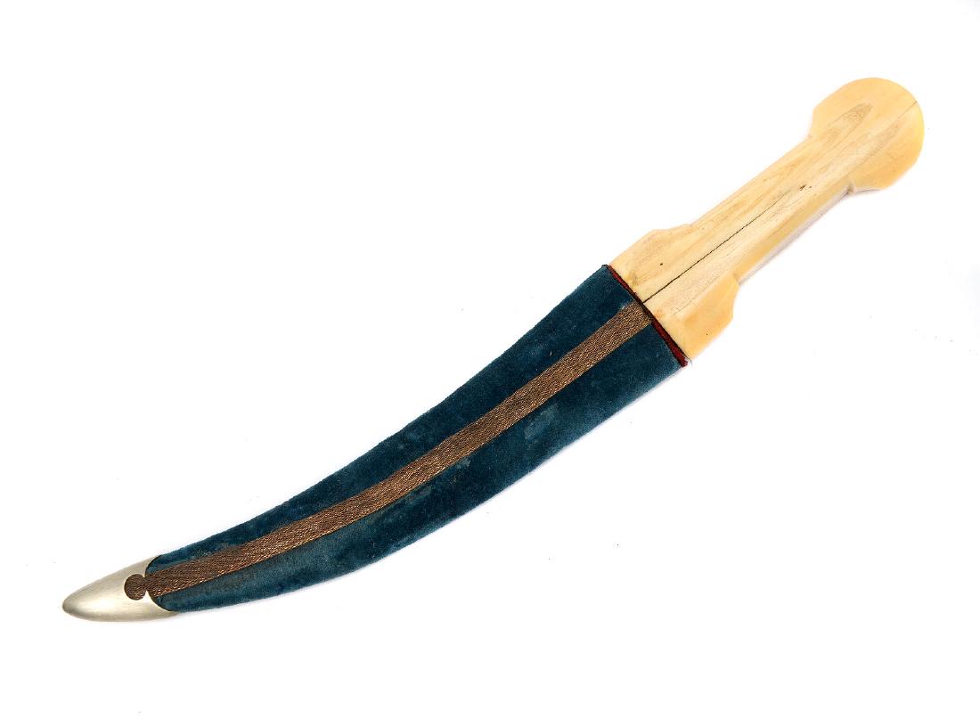 TURKISH JAMBIYA DAGGER WITH DAMASCUS STEEL BLADE, 19TH: Of characteristic form Turkish (Ottoman Empire) jambiya dagger with Damascus steel blade with pronounced rib in the middle. Solid walrus hilt. Second half of the 19th century. L: 13 1/8 in., blade L: