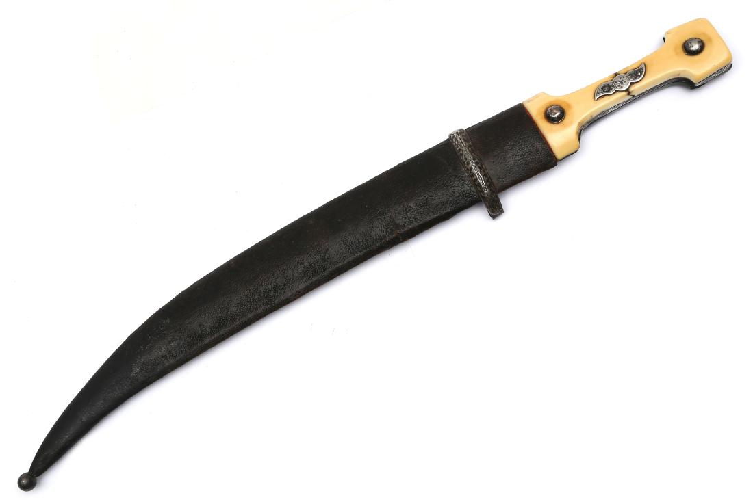 GEORGIAN CAUCASIAN KINDJAL BEBUT DAGGER: A large Georgian bebut with walrus and horn grip scales, hilt of characteristic form, decorated with silver and niello, original leather covered scabbard. Second half of the 19th century. Dimensions: 