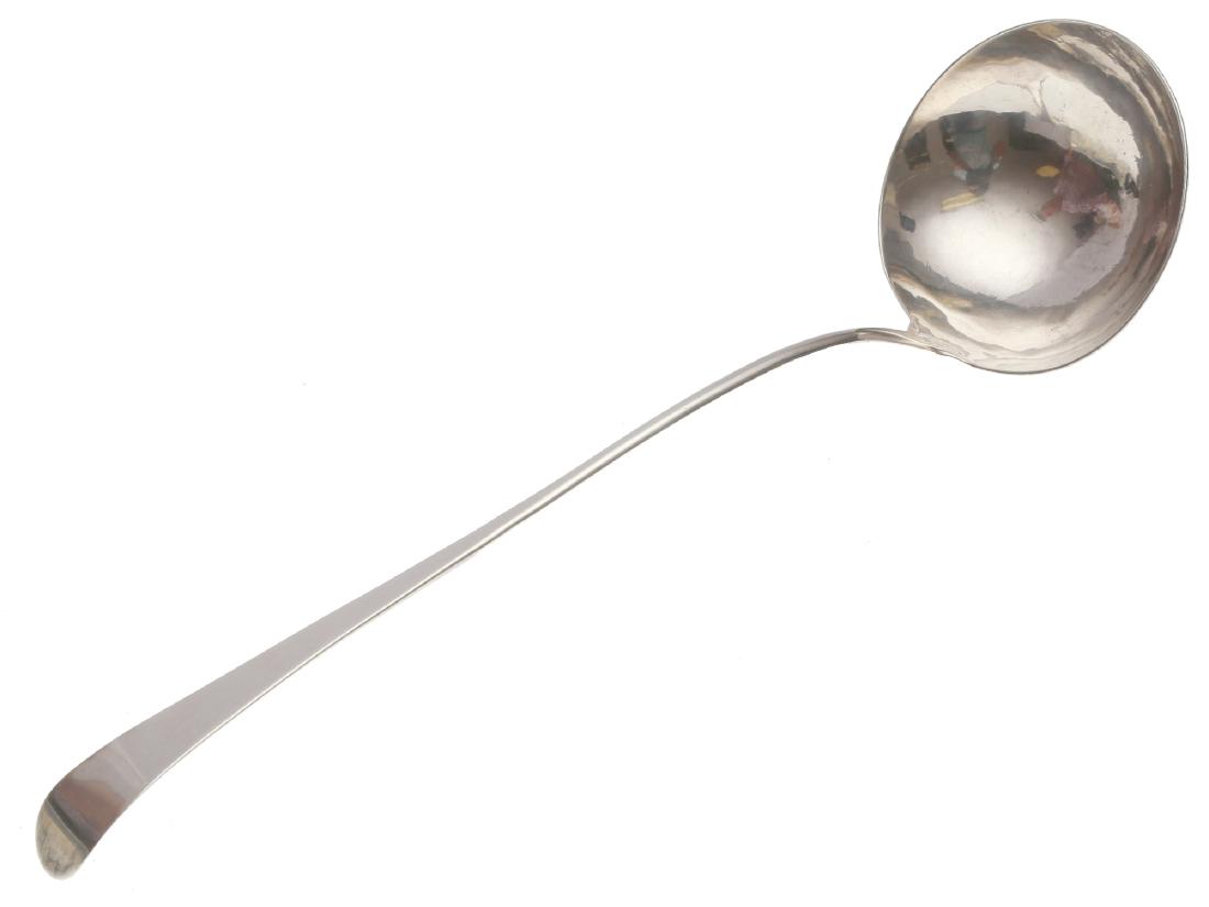 LONDON GEORGE III SILVER STERLING SOUP LADLE 1770 (1 of 2)