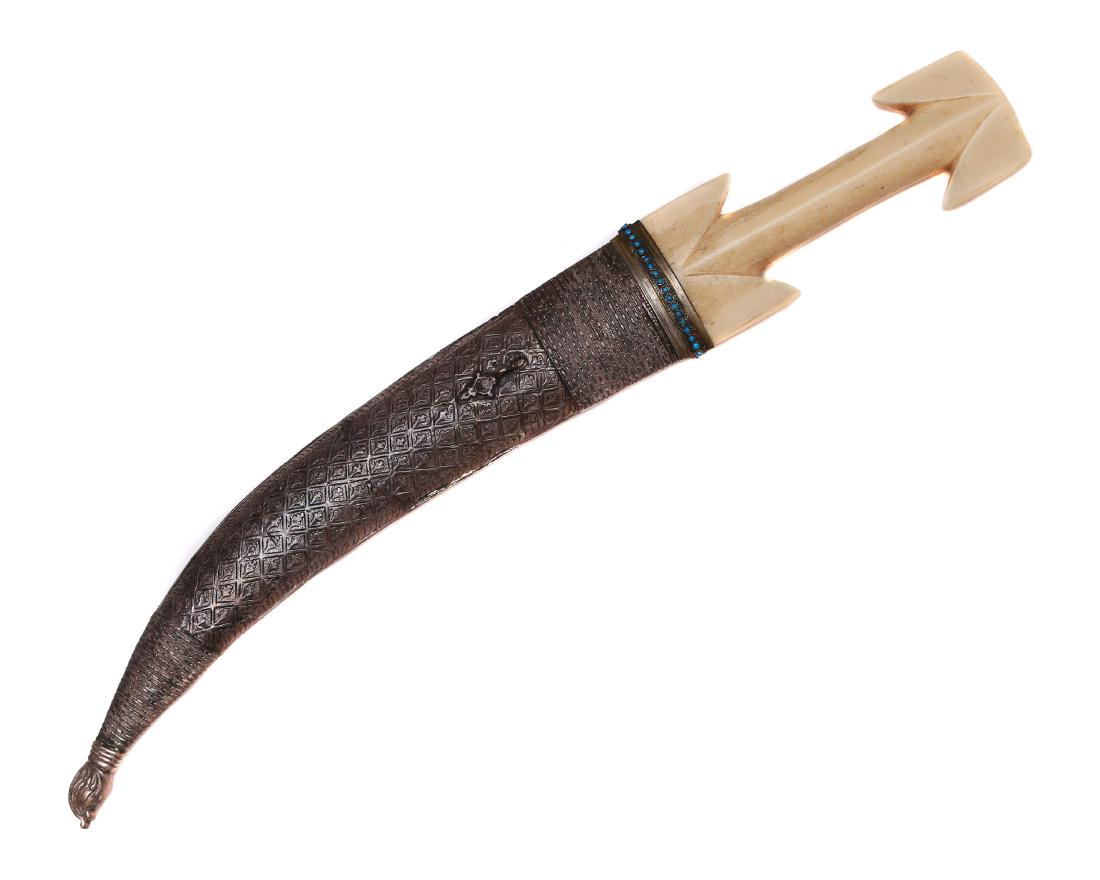 OTTOMAN SOLID SILVER ALBANIAN JAMBIYA DAGGER 19 C: Ottoman Islamic Balkan Albanian giant Jambiya dagger 19 с. The medial ridge blade forged from Sham (low contrast watered steel) and decorated with gold inlay work. Long handle with extended pomm