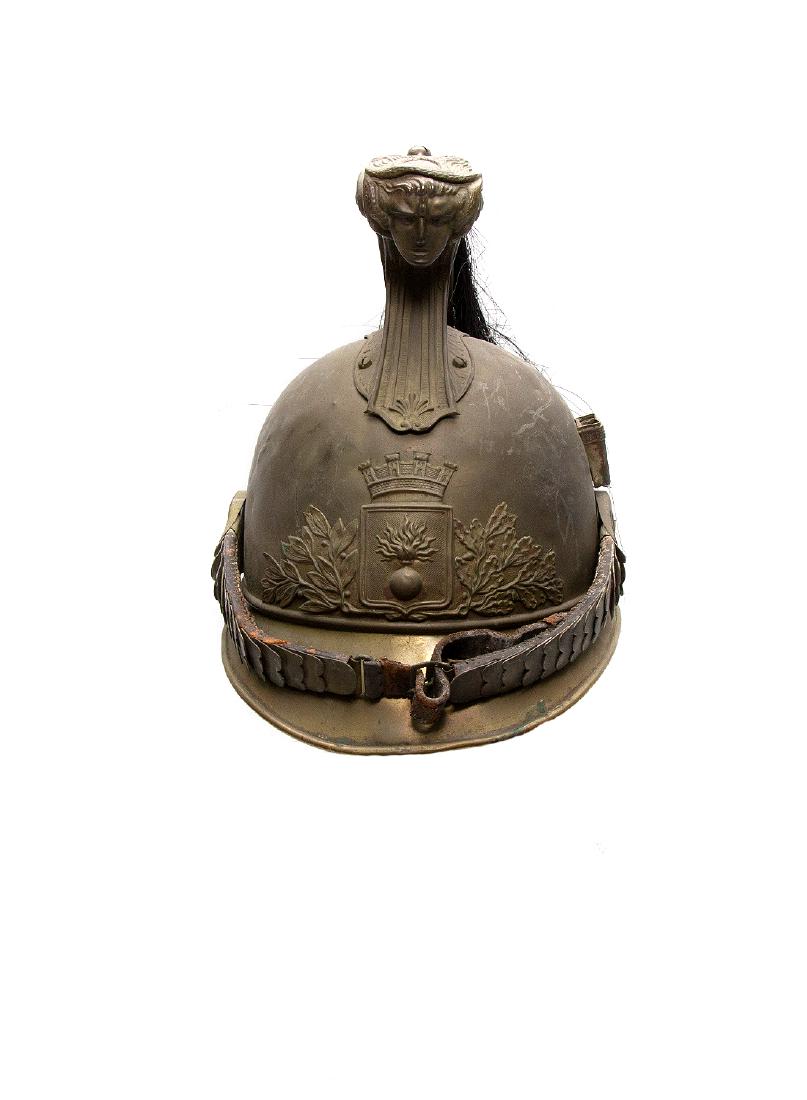 A FRENCH GRENADIERS HELMET, M1827: A French Helmet designed for the horse-borne grenadiers, 1827 a bell with a front and a rear shield and a ridge, on the bell there are symbols of Medusa, of a burning grenade and of leaves, horsehair 