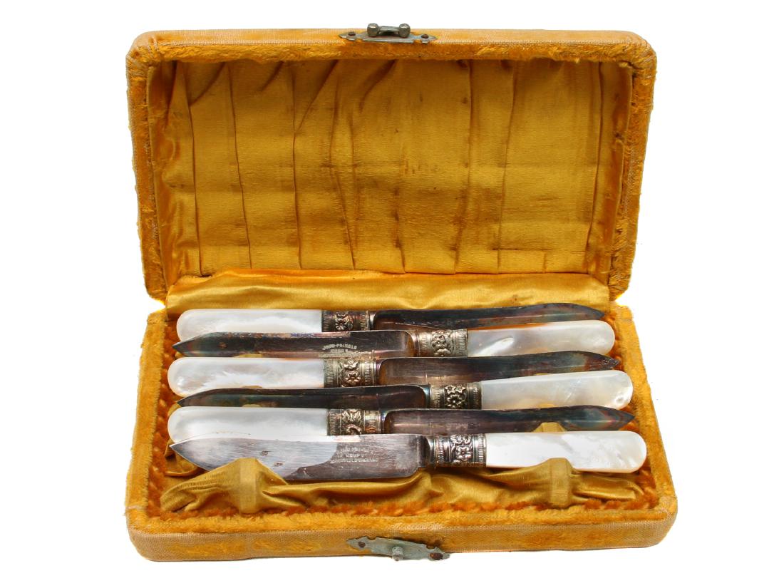 JOHN PRIMBLE WORK SHEFFIELD ENGLAND SET OF KNIVES: A set of six cased knives by John Primble Work, Sheffield England. Original velvet finished case. The handles are of mother of pearl. Early 20th cen. Dimensions: Knife: 6 in., (15 cm.)
