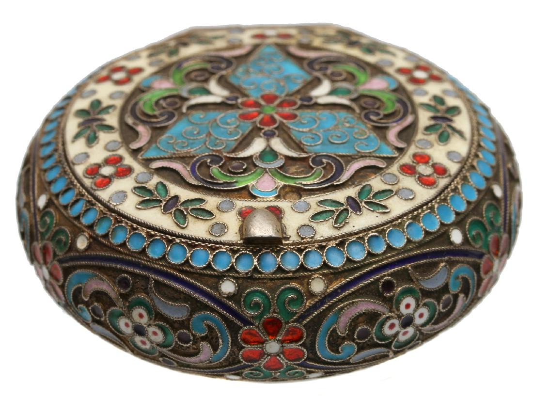 A RUSSIAN CLOISONNE SILVER LIDDED SALT CELLAR: A Russia parcel gilt cloisonne enamel silver lidded salt cellar featuring a beautiful floral design. Hallmarks: female head looking right, 84 proof, in Cyrillic: "PiK", Weight: 2.5 oz., (70 gr.) Dimen