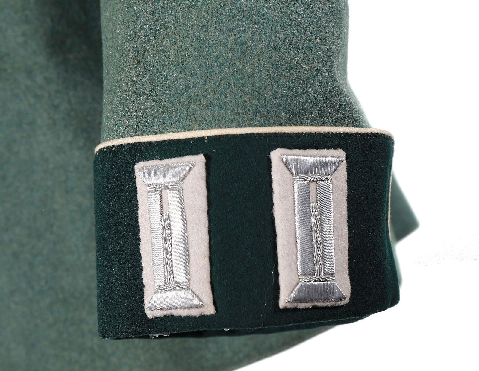 A GERMAN WW2 HEER WAFFENROCK TUNIC (1 of 5)