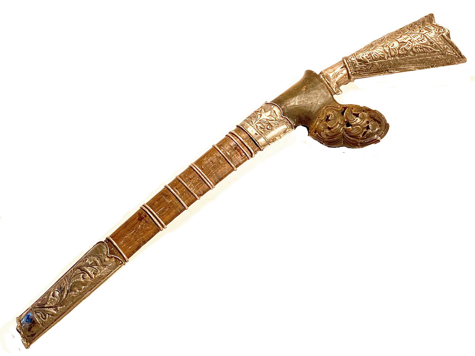 MALAYSIAN KLEWANG SWORD WITH EMBOSSED MOUNTS (1 of 5)
