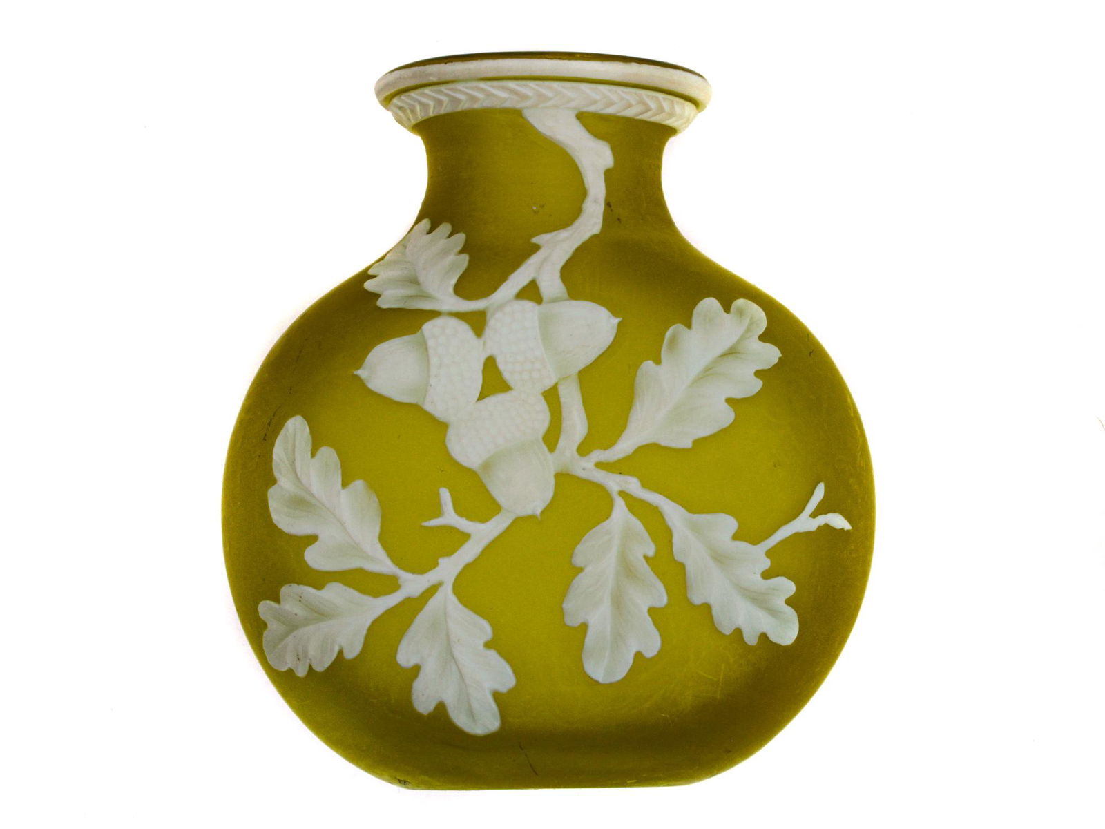 A CAMEO GLASS VASE BY THOMAS WEBB, CIRCA 1900: A cameo glass vase with an elegant and laconic overlaid white decor in the form of an oak branch with three acorns on a bright citron ground. The neck of the vase is decorated with a white border with