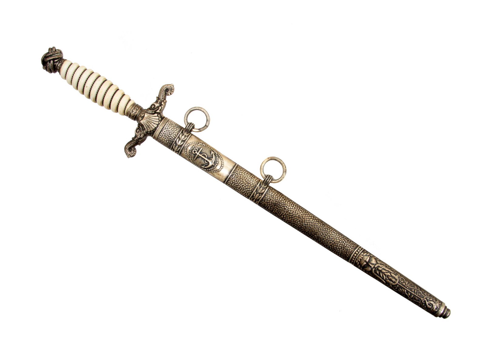 A PRE WWII AUSTRO-HUNGARIAN NAVY DAGGER: A Hungarian M1925 naval dagger featuring a flatten-diamond shape blade decorated with etching and gilding, a pommel as a knot, and hammered metal pebbled scabbard with an anchor. Dimensions: L: 16 3/8