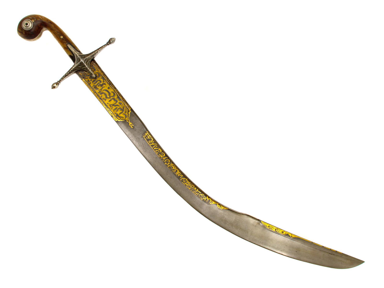AN ISLAMIC OTTOMAN EMPIRE PALA SWORD WITH GOLD INLAY: An 18th-century Turkish (Ottoman) pala sword with a gold and chiseled inlay. Characteristic form carved pommel with silver rib. Large blade with clear watered-steel pattern and nice gold inlay at fort