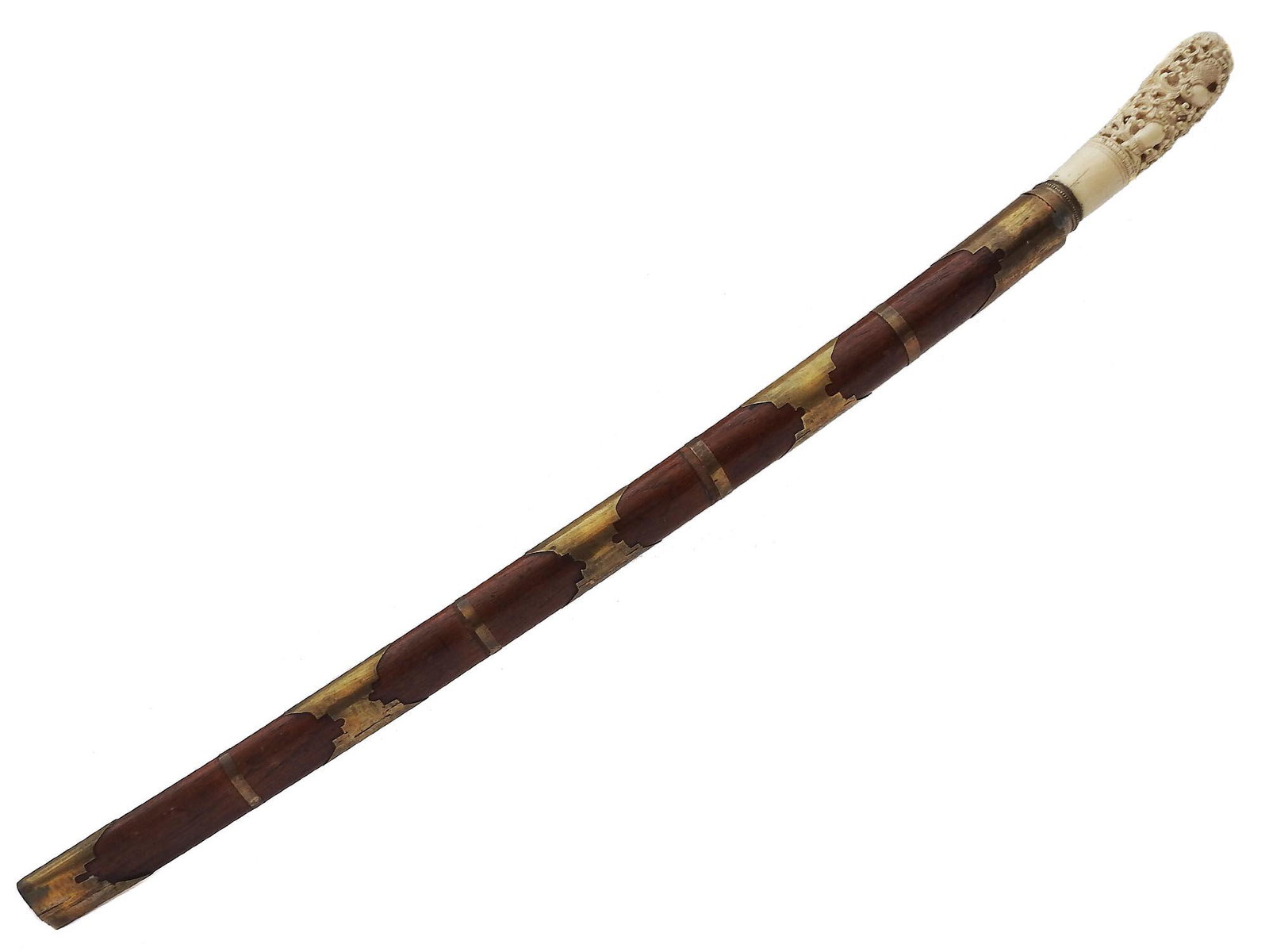 A FINE QUALITY BURMESE DHA SWORD WITH CARVED HILT: An interesting Burmese dha sword with a finely carved hilt depicting traditional Burmese mythological creatures and the blade nicely etched with various decorated with characters from the ancient Burm