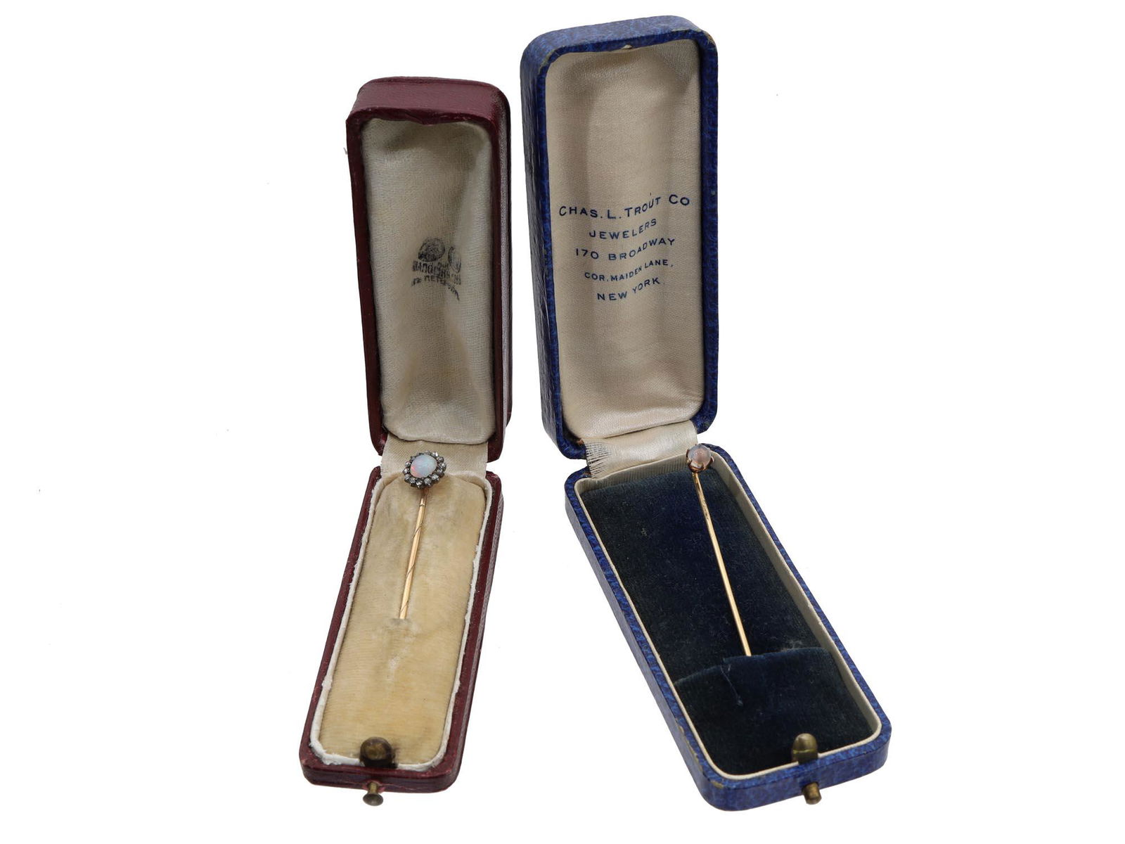 A PAIR OF ANTIQUE GOLD TIE PINS (1 of 11)