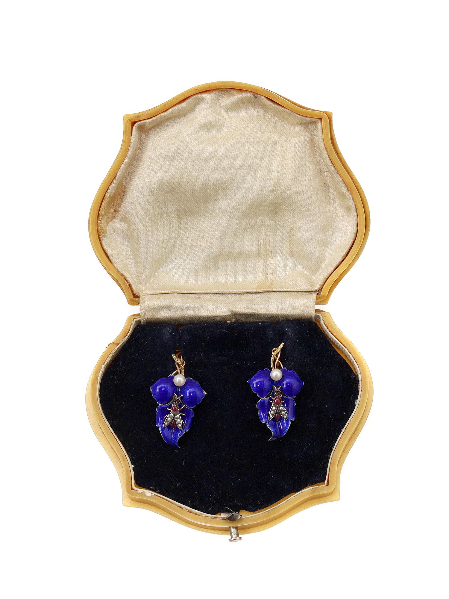 A RUSSIAN PAIR OF GOLD AND ENAMEL EARRINGS, 1900 (1 of 7)
