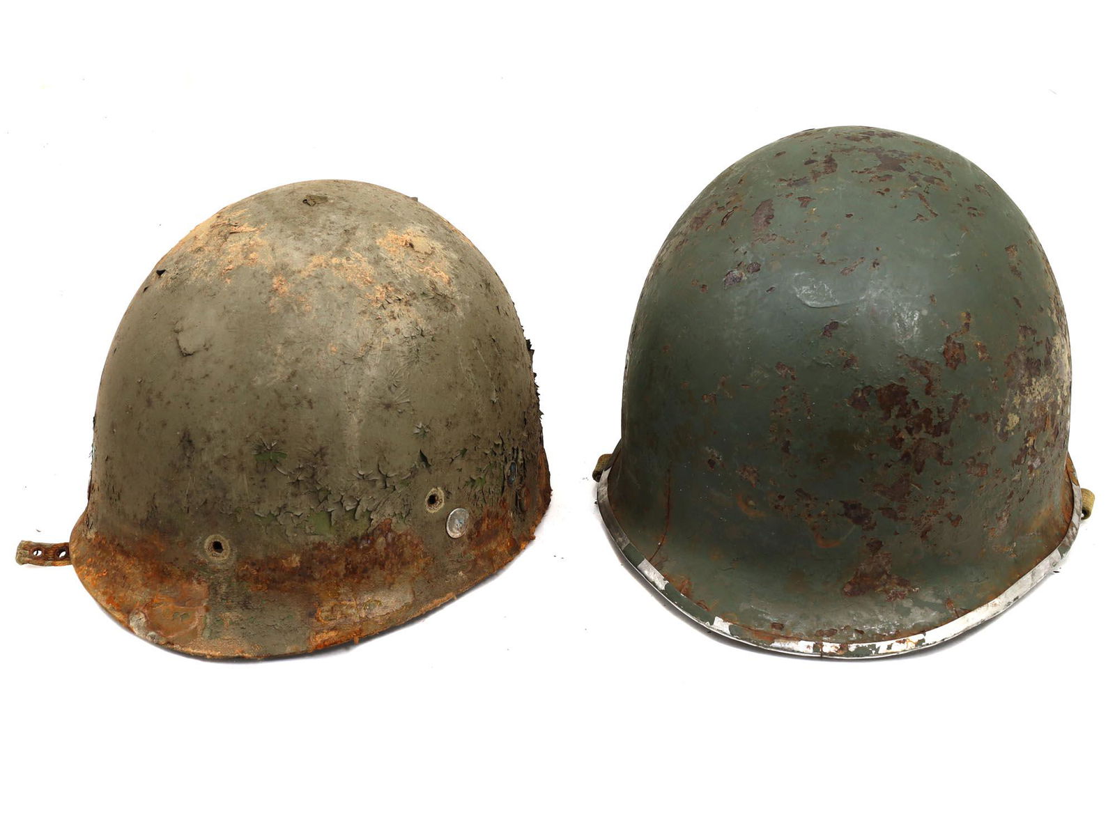 AN ORIGINAL U.S. WWII M1 HELMET WITH LINER (1 of 8)