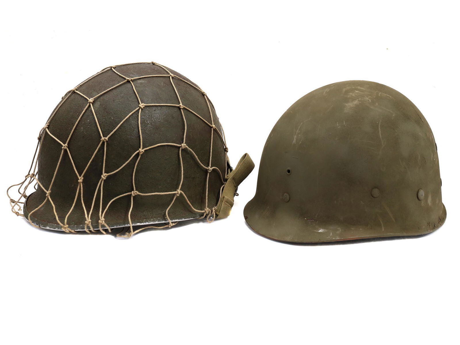AN ORIGINAL U.S. WWII M1 HELMET WITH LINER (1 of 9)
