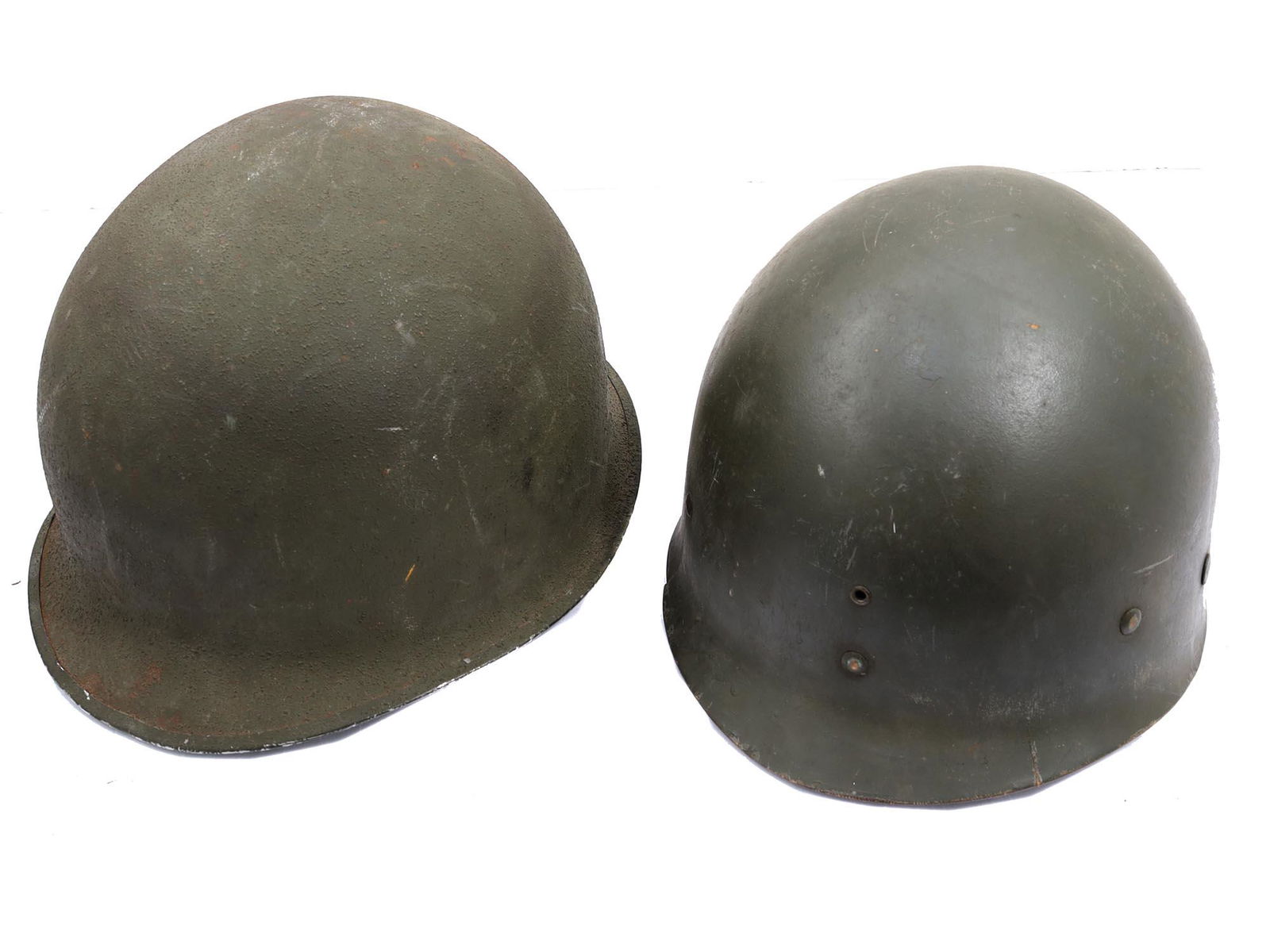 AN ORIGINAL U.S. WWII M1 HELMET WITH LINER (1 of 9)