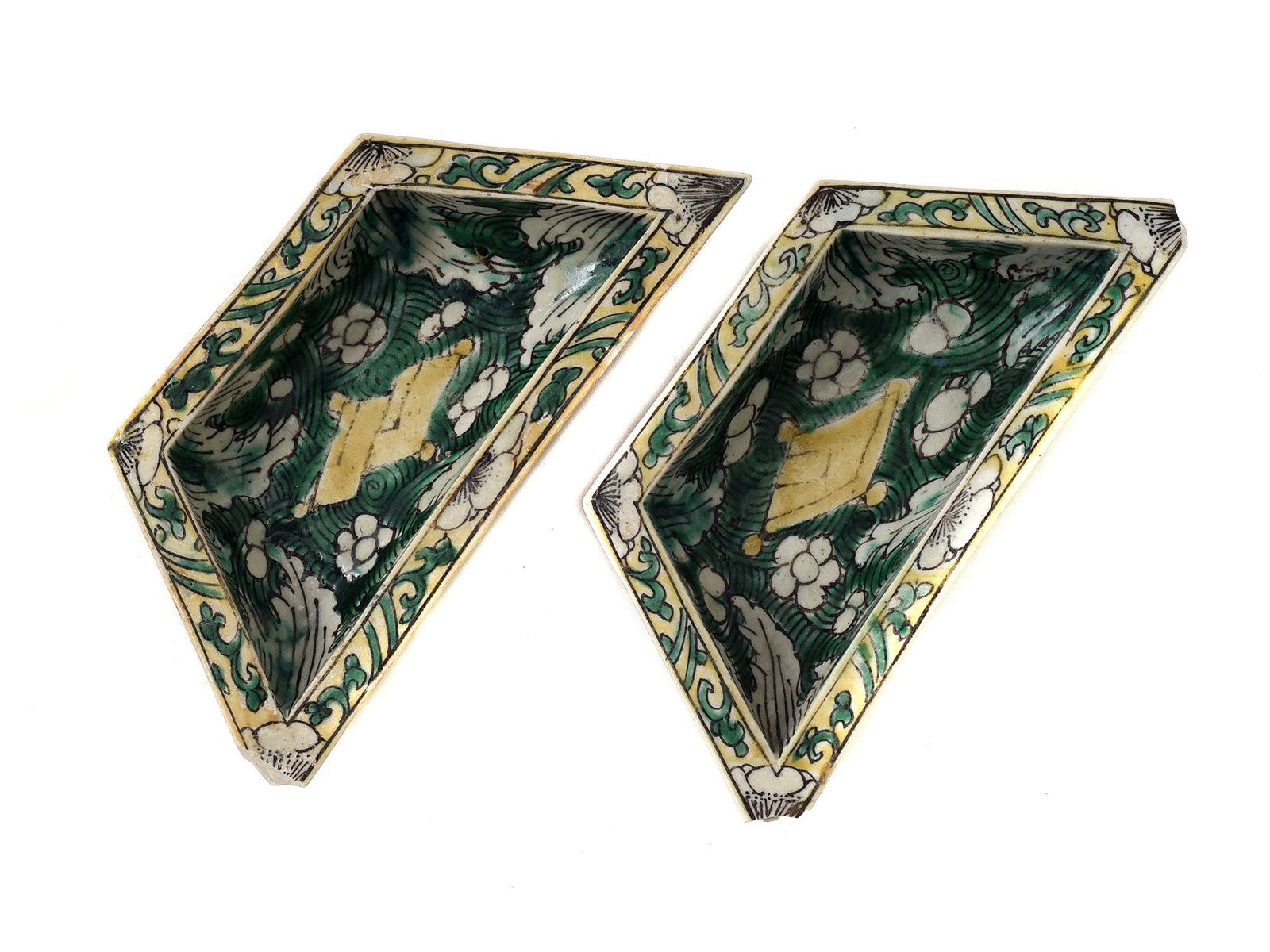 TWO ANTIQUE CHINESE FAMILLE VERTE ASHTRAYS 18TH C (1 of 2)