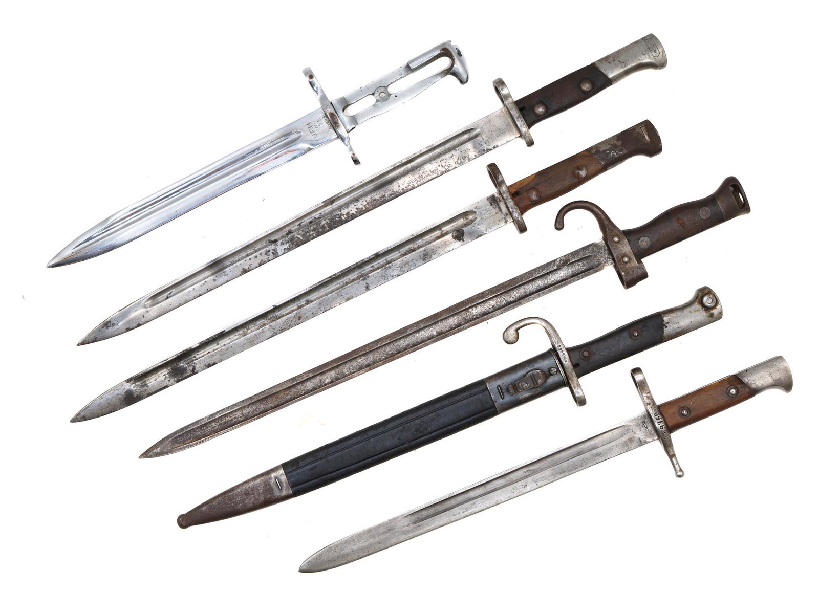 A LOT OF SIX EUROPEAN MILITARY BAYONETS, 19-20 CC.: Lot of 6 bayonets from top to bottom:1. American M1 bayonet model 1943 for the Garand semi-automatic rifle. Bayonet without scabbard, no grip scales on the handle2 and 3: Are the Yugoslav bayonets mod