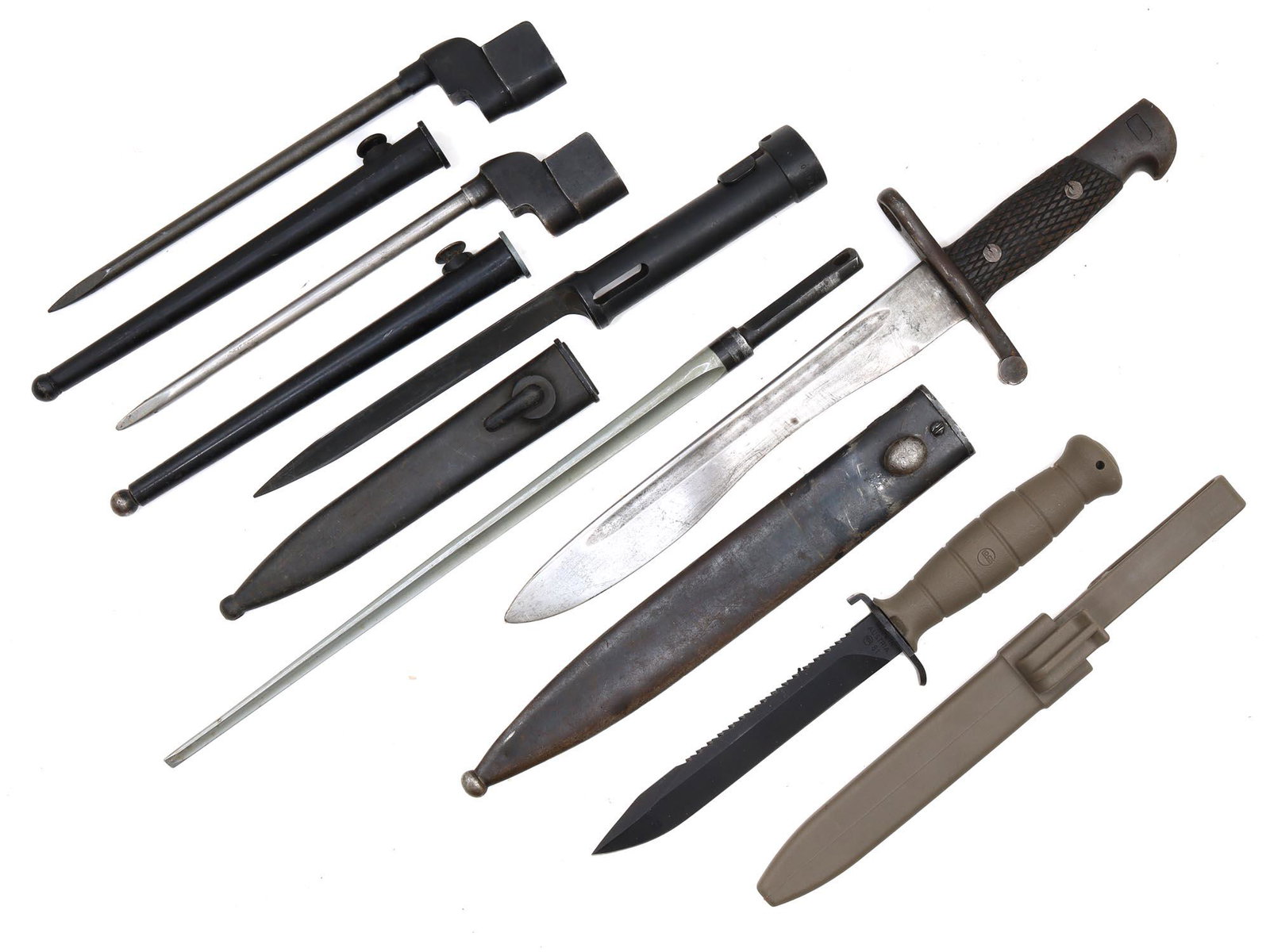 A LOT OF SIX EUROPEAN AND SOVIET BAYONETS WW2: The lot is comprised of six bayonets:#1 and #2 are # 4 MkI for the SMLE rifle.#3 A Belgium M1964 rifle FN FAL and FN CAL.#4 A Soviet bayonet for Mosin rifle M1944, no scabbard.#5 A Spanish bayonet M19
