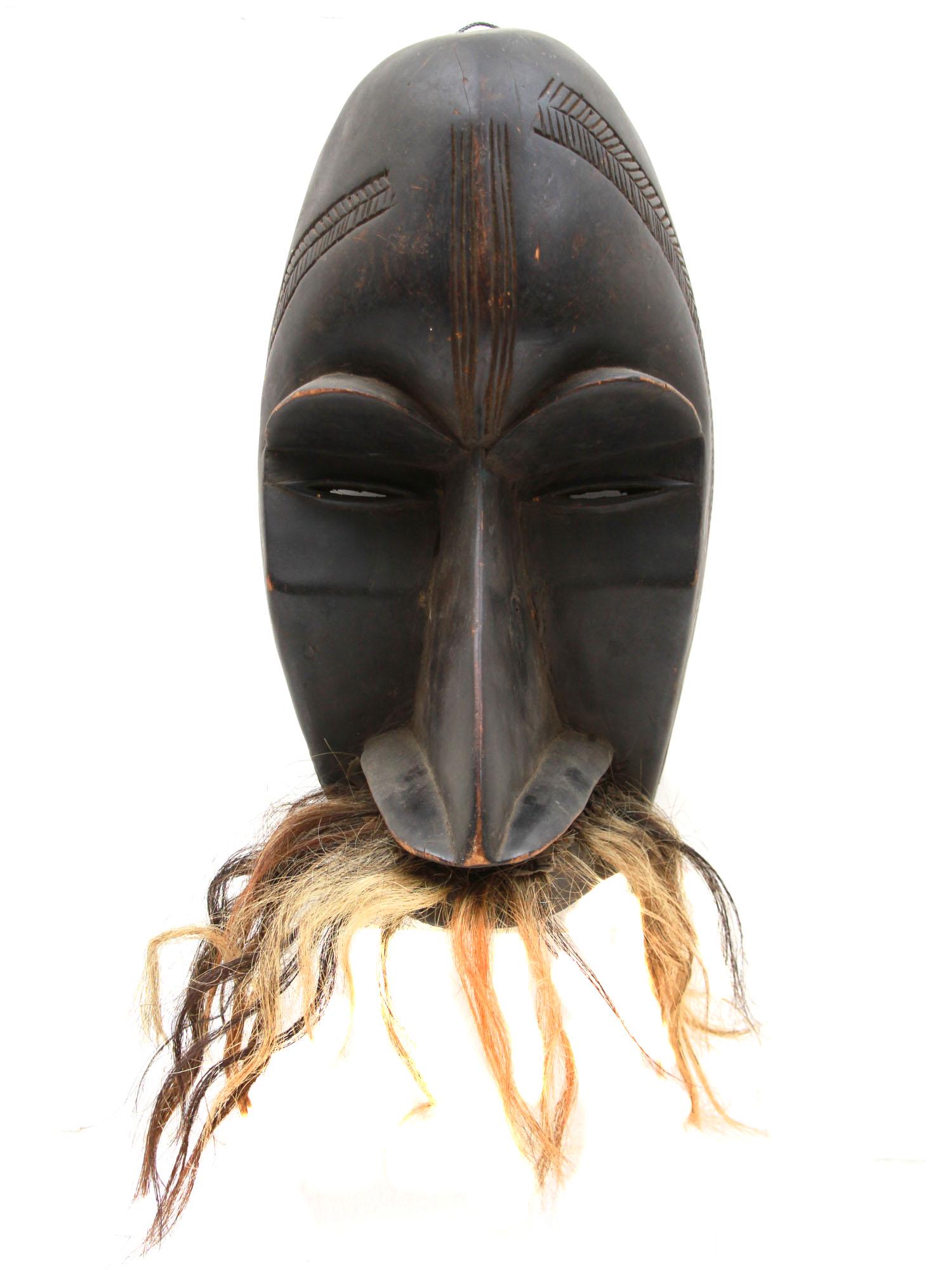 AN ANTIQUE AFRICAN WOODEN DAN MASK, LIBERIA, 19-20 CC. (1 of 7)