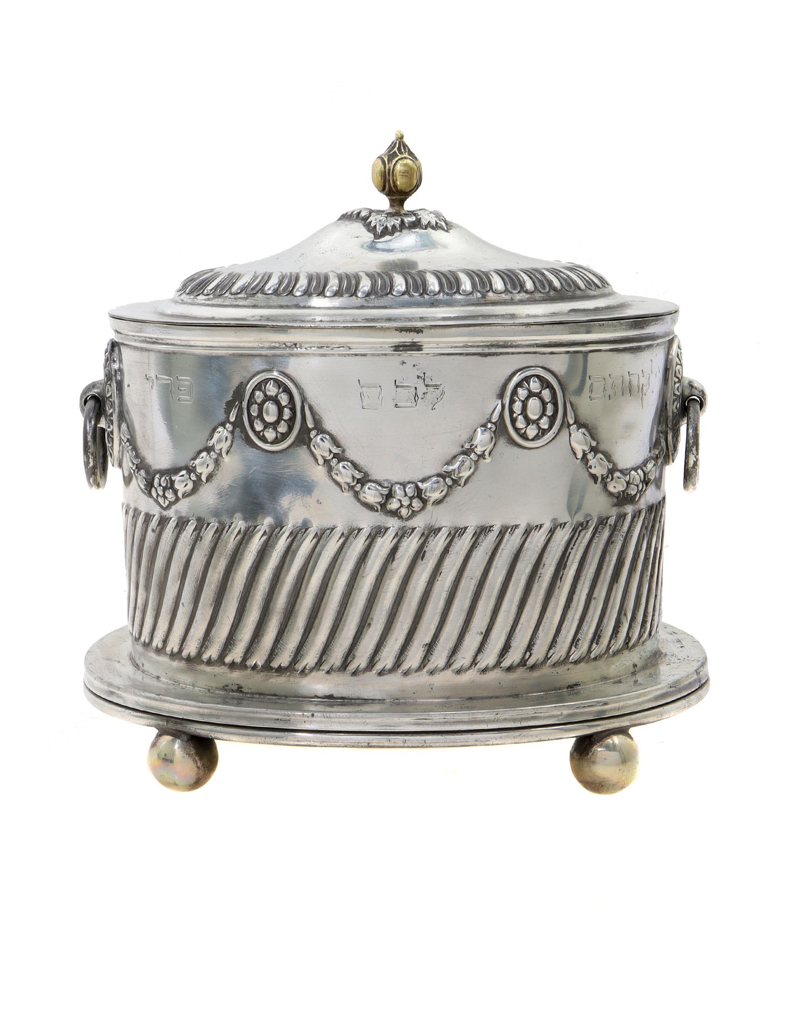 A JUDAICA SILVER-PLATED ANTIQUE ETROG BOX, ENGLAND 19 C (1 of 7)