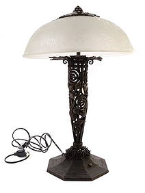 AN ANTIQUE ART NOUVEAU TABLE LAMP EARLY, 20TH C. (1 of 4)
