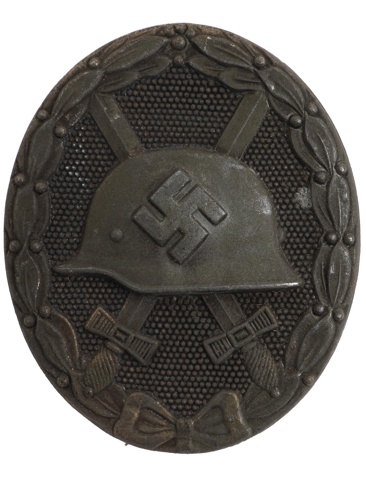 A GERMAN WWII WOUND BADGE (1 of 2)