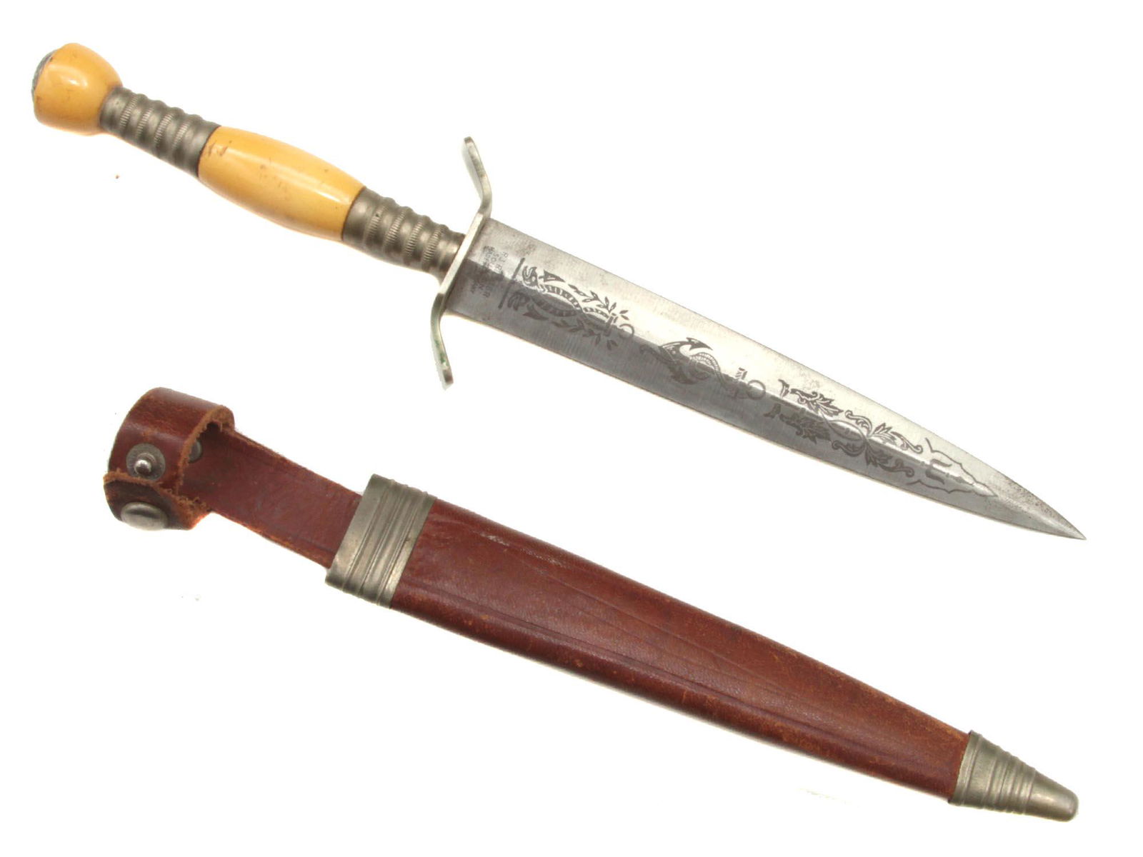 A SET OF TWO GERMAN KNIVES AND ONE AXE (1 of 7)