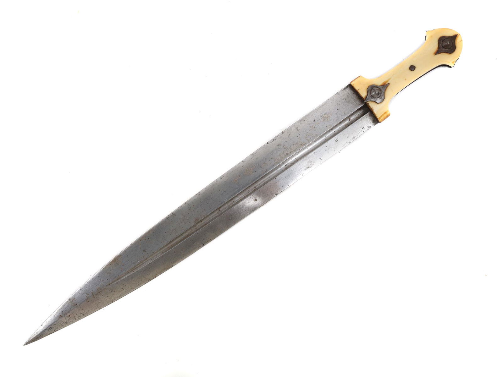 A RUSSIAN CAUCASIAN ISLAMIC KINDJAL DAGGER: A large qama dagger with a straight double-edged steel blade with a deep fuller on each side, the front side of the blade is decorated with a gold inlay which has been worn out but remains visible, hi