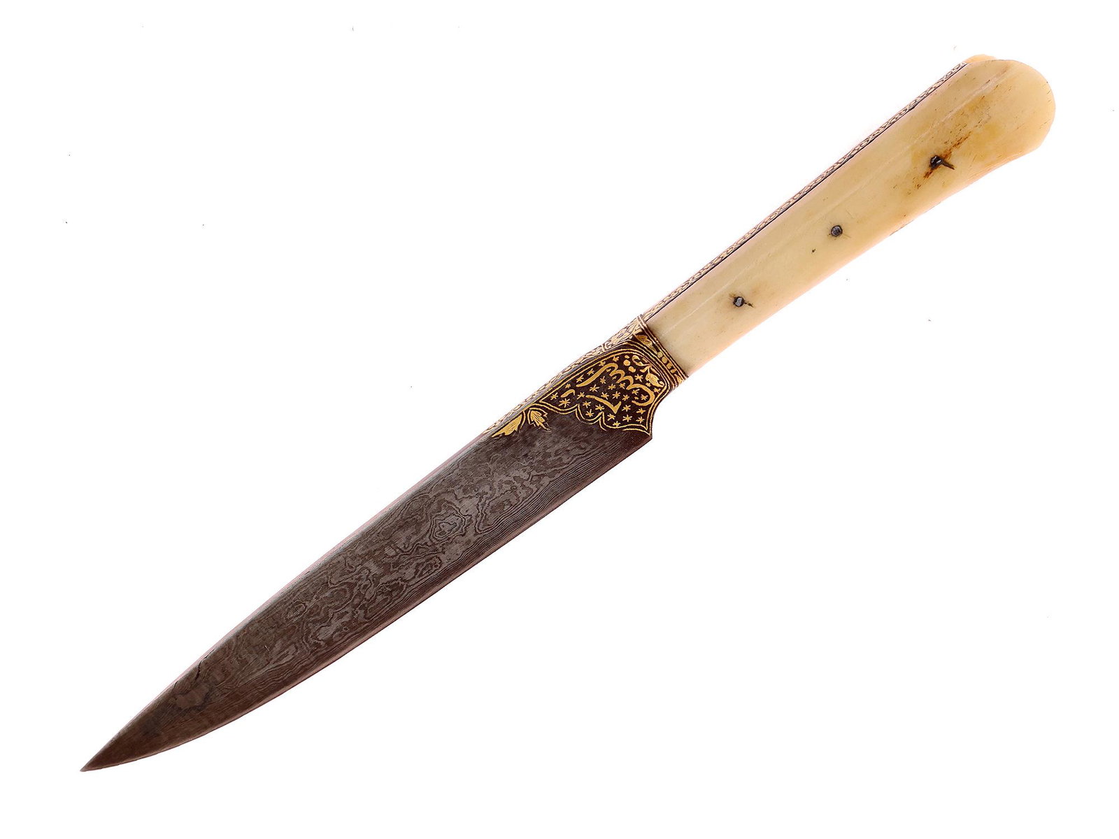 A PERSIAN KARD DAGGER WITH DAMASCUS BLADE, 19TH CEN.: A karud dagger with a wide Damascus blade inlaid with gold koftgari at the ricasso and the blade rib. Bone grip scales.Persia, late 19th c. Dimensions: L: 10 3/8 in., (26 cm.)