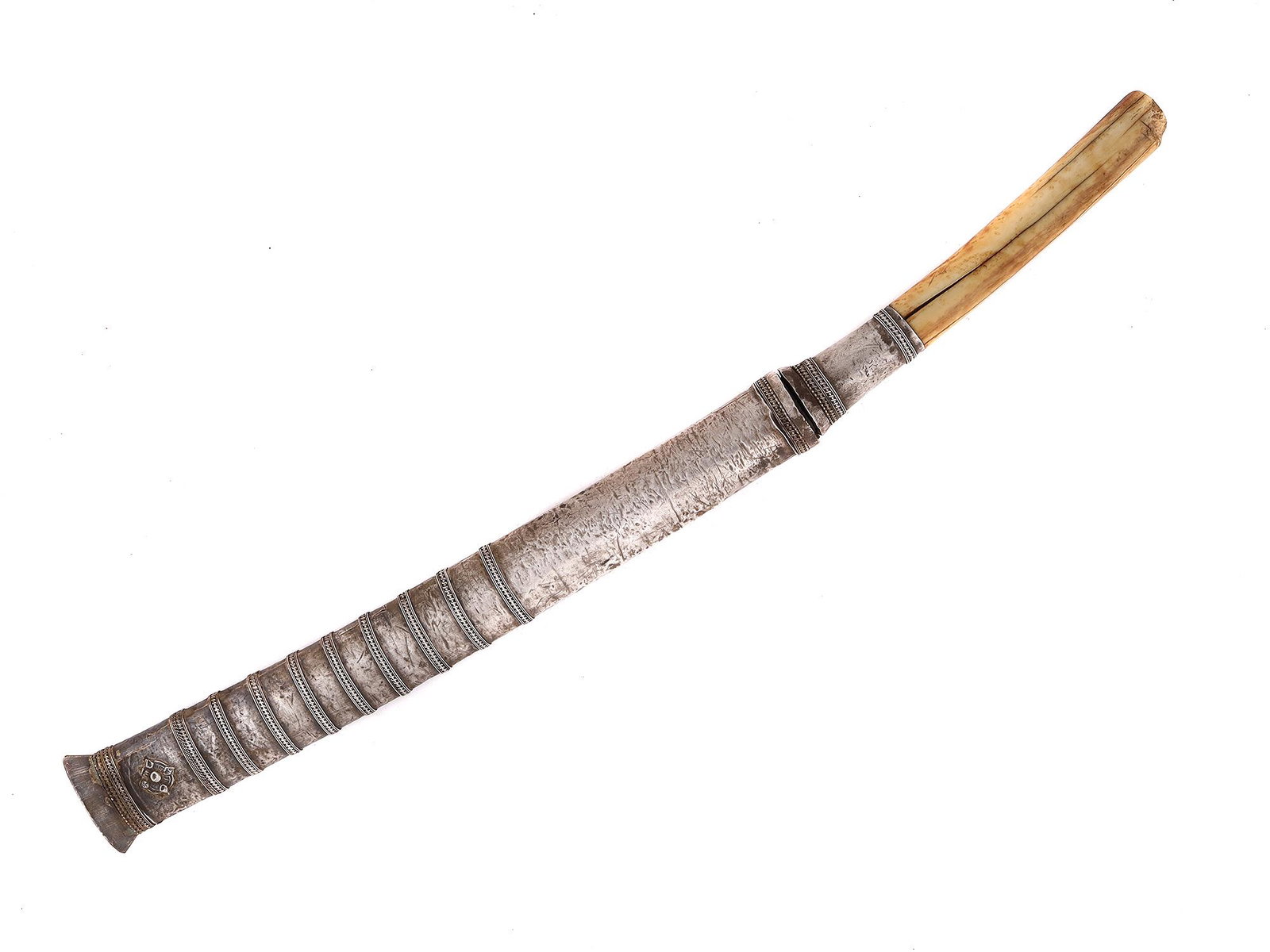 A 19TH CEN. SHAN BURMESE SILVER-MOUNTED DHA DAGGER: Antique 19th century short sword from the Shan people of eastern Burma. Features a single-edged steel blade, a handle carved of natural materials and the hammered silver hilt ferrule with braided wire