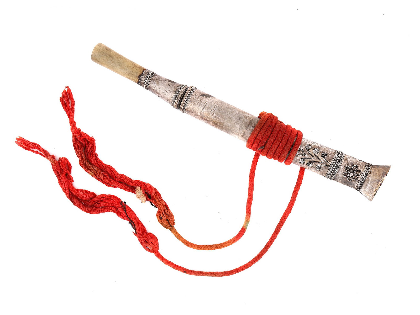 A 19TH CEN. SHAN BURMESE SILVER-MOUNTED DHA SWORD/DAGGER: Antique 19th-century short sword from the Shan people of eastern Burma. Features a single-edged steel blade, a handle carved of natural materials and the hammered silver hilt ferrule with braided wire