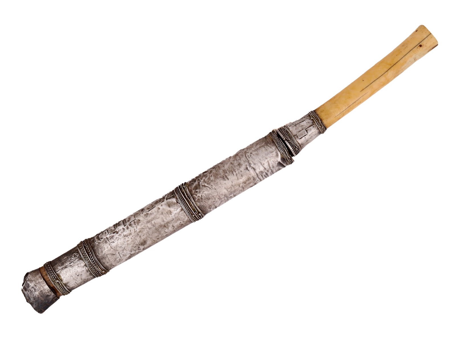 A 19TH CEN. SHAN BURMESE SILVER-MOUNTED DHA SWORD/DAGGER: Antique 19th century short sword from the Shan people of eastern Burma. Features a single-edged steel blade, a handle carved of natural materials and the hammered silver hilt ferrule with braided wire