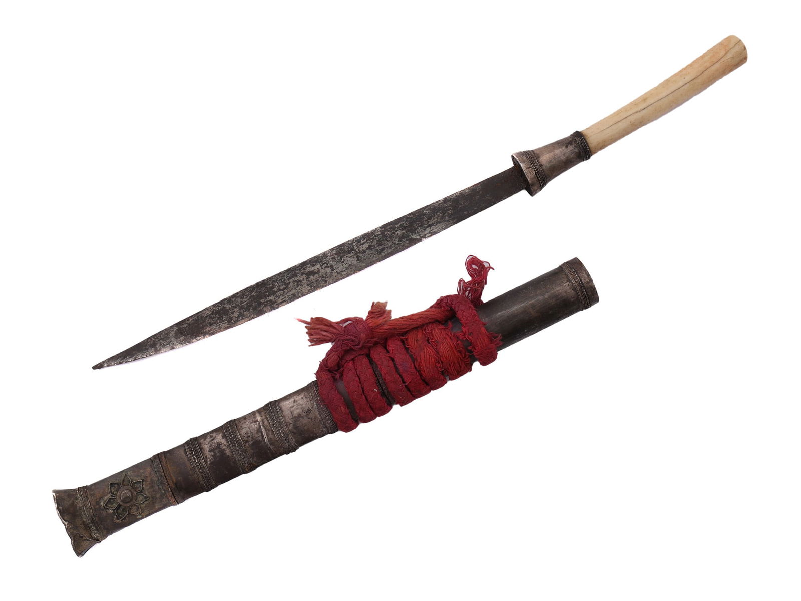 A BURMESE SILVER-MOUNTED DHA HMYAUNG (DAGGER), CA. 1880: A silver-mounted Burmese Dha dagger (hmyaung) with a slightly curved single-edged blade, bone carved hilt with a silver ferrule, and wood scabbard silver covered and decorated with filigree work. Late