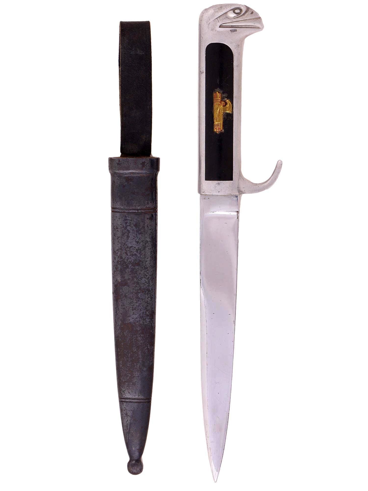 A WW2 ITALIAN FASCISTS MVSN M1932 DAGGER: An Italian fascist Model 1932 dagger of the type worn by officers of the National Fascist Party and the Voluntary National Security Police (aka the Blackshirts). The dagger has an aluminum grip with b