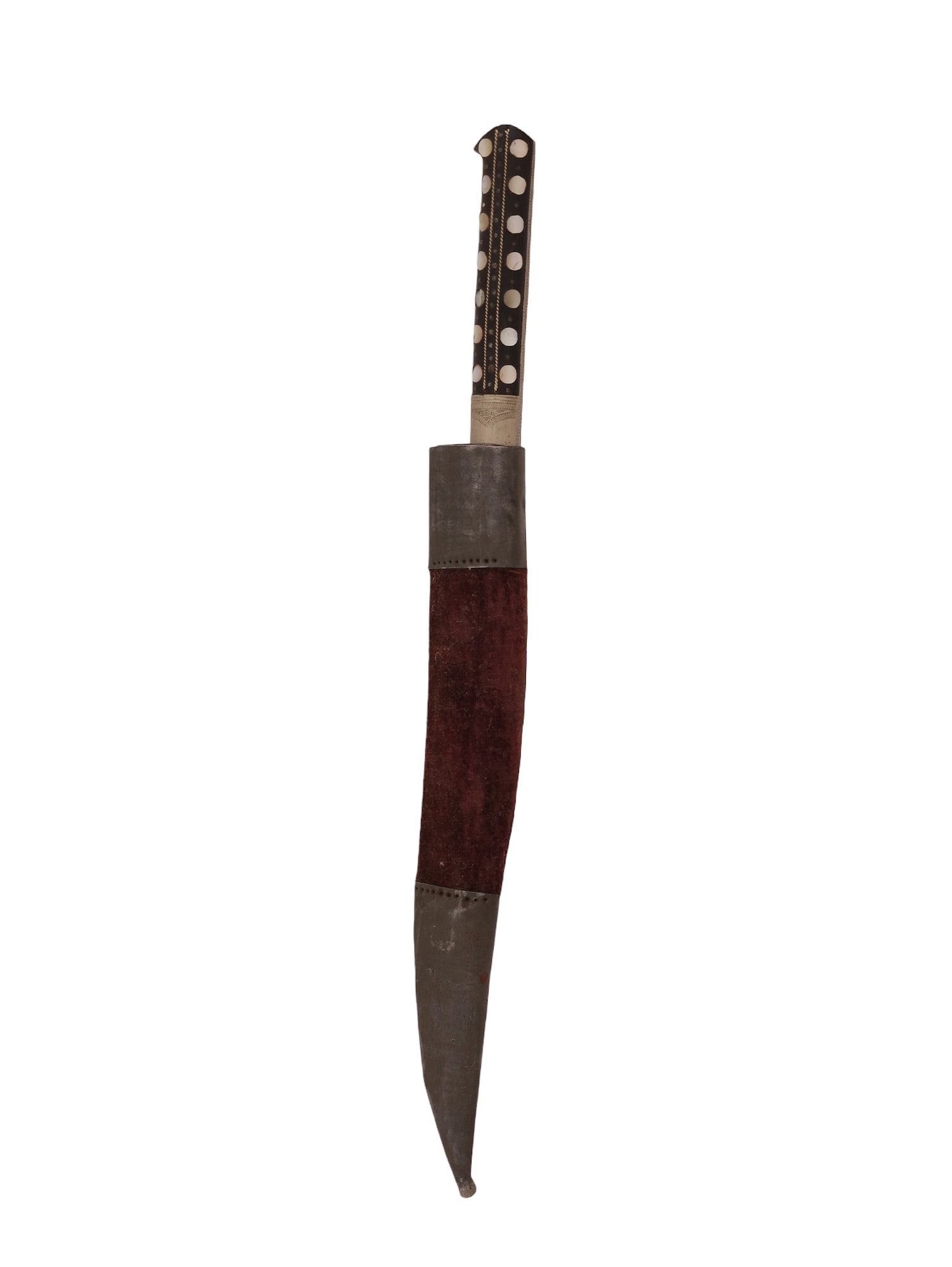 A CAUCASIAN BICAQ DAGGER (KINJAL) WITH SCABBARD, 19TH CEN.: An attractive Caucasian bicaq dagger with a recurved single-edged blade. The grip is made of horn with mother-of-pearl inlays. The scabbard is constructed of two wooden scales covered in red velvet. T