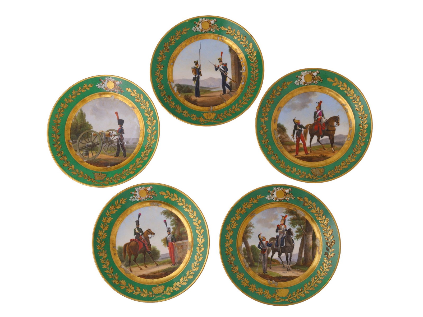 A SET OF FIVE OLD PARIS REGIMENTAL PORCELAIN PLATES, 19TH C.: Set of five porcelain dinner plates centrally decorated with a polychrome military scene depicting soldiers from a Régiment de Dragons, a Régiment des Chasseurs, a Régiment des Cuirassiers and a so