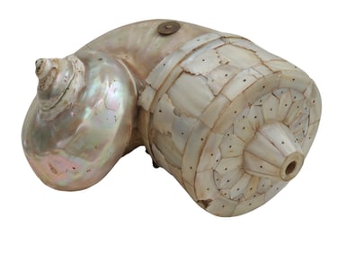AN INDIAN SHELL POWDER HORN WITH MOTHER OF PEARL DECORATION, 19TH CEN.