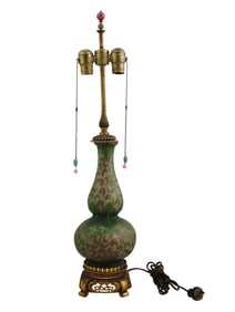 A CHINOISERIE OVERLAID AND ETCHED GLASS TABLE LAMP, 19TH CEN.