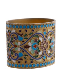 A RUSSIAN GILT SILVER AND ENAMEL CLOISONNE NAPKIN RING